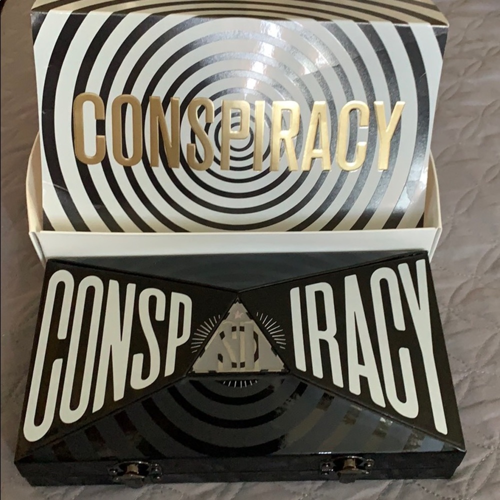 Authentic Conspiracy Palette! Price negotiable 💙